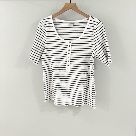 Sundance Gray & White Stripe Short Sleeve Ribbed Knit Henley Size Large - Picture 2 of 6